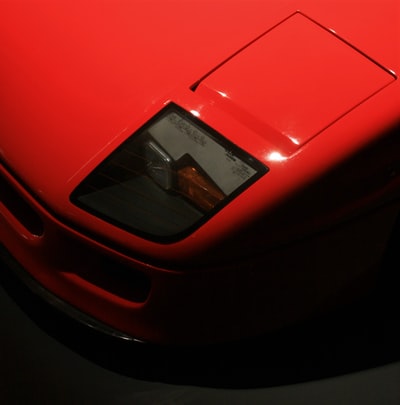 特写摄影中的红色法拉利汽车